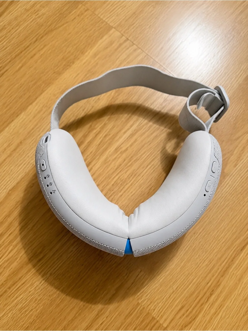 Therabody Smart Eye Massager - Light Gray Fabric